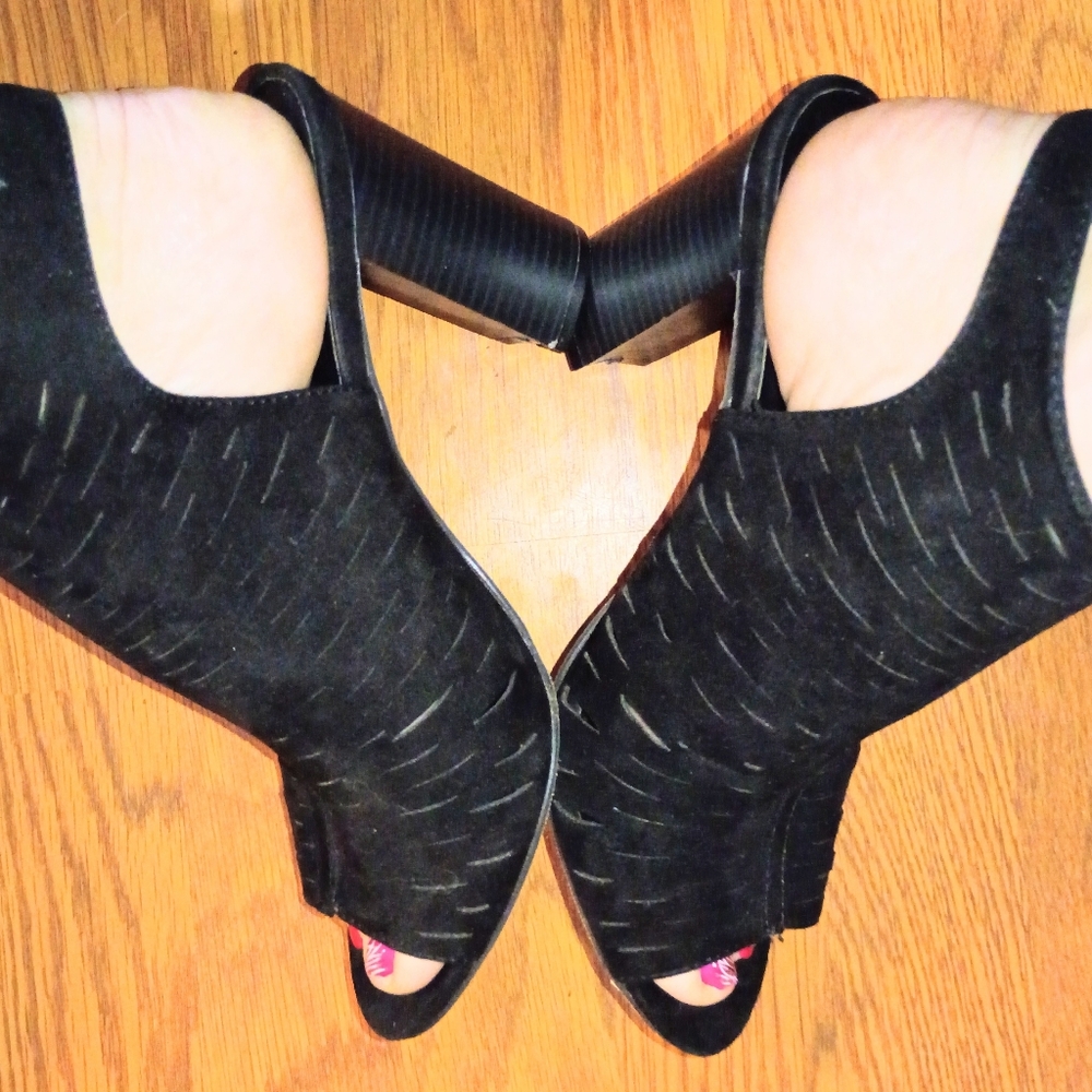 Madden Girl Black Peep-Toe Heels#B5
